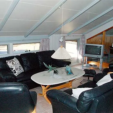 Holiday Ringvejen A- 3733 *
